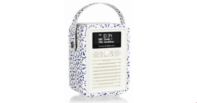VQ Retro Mini Emma Bridgewater Blue Daisy- Stylish DAB/DAB+/FM Radio and Bluetooth Speaker VQ Retro Mini Emma Bridgewater Blue Daisy- Stylish DAB/DAB+/FM Radio and Bluetooth Speaker